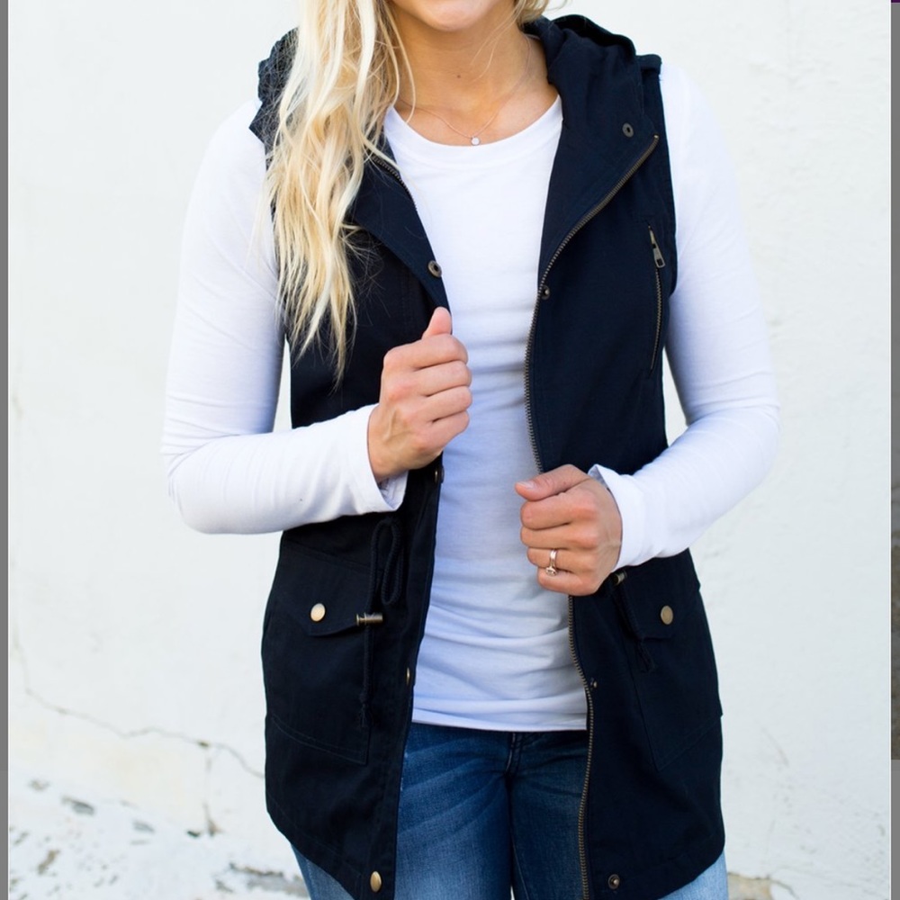 Navy sleeveless jacket 💙NWOT